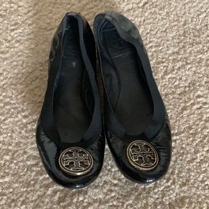 Great condition Tory Burch logo flats